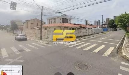 Casa a venda de esquina no Bairro dos Estados