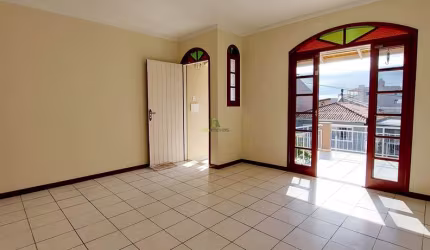 Casa para venda em são José com 03 quartos 02 banheiros 03 vagas cobertas