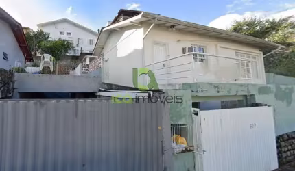 Casa à venda com 2 Quartos na Agronômica/FPOLIS