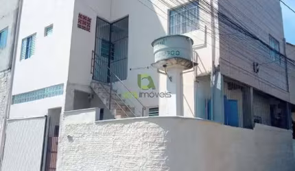 CASA À VENDA COM 3 PAVIMENTOS EM FLORIANÓPOLIS