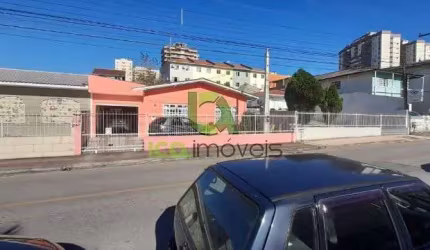 Casa dos sonhos no Jardim Cidade, SC! 3 quartos, suíte, móveis planejados, piscina, churrasqueira. Imperdível! Agende sua visita
