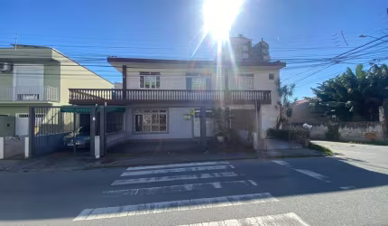 APARTAMENTO COM EXCELENTE LOCALIZAÇÃO PARA ALUGAR EM BARREIROS!