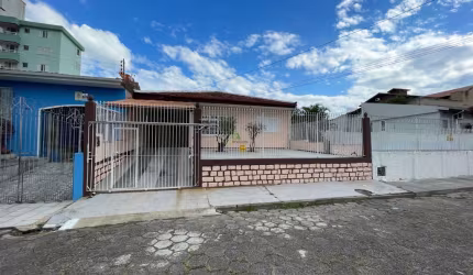 Ótima casa residencial com 4 dormitórios
