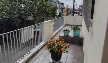 Terreno 10x27 Com 3 casas de 2 Dormitórios.