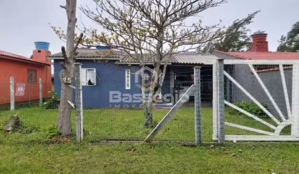 Casa com anexo aos fundo em Nova Tramandaí