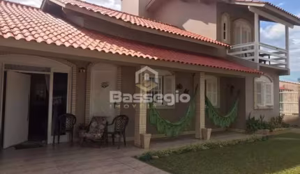 CASA A APENAS 50 METROS DA BEIRA MAR COM 4 QUARTOS