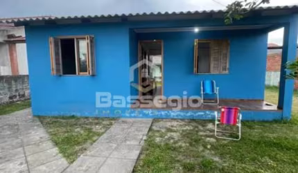 Casa com Amplo Terreno Próximo ao Mar e da concha acústica em uma das melhores localização de Cidreira!