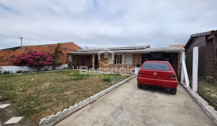 CASA A VENDA COM 3 QUARTOS