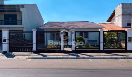 CASA COM 3 QUARTOS NO CENTRO DA CIDADE