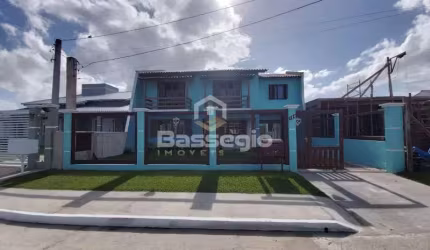Imbé - Casa ampla com 5 dormitórios mais anexo próximo ao mar