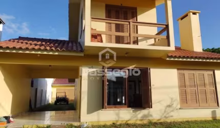 EXCELENTE CASA COM  3 SUÍTE NO CENTRO DE TRAMANDAÍ