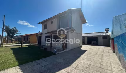 IMÓVEL PÉ NA AREIA EM NOVA TRAMANDAÍ COM 4 QUARTOS