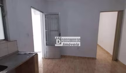 Casa com 1 dormitório para alugar, 40 m² por R$ 700/mês - Jardim Santa Rita - Diadema/SP