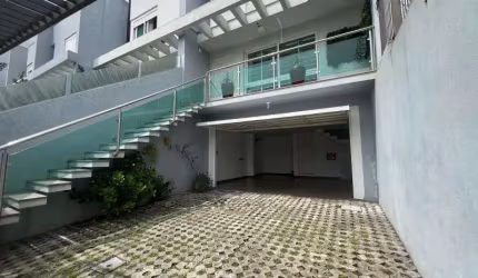 VENDA/LOCAÇÃO - SOBRADO COM 3 DORMITÓRIOS SEMI MOBILIADO NO BAIRRO FLORESTA EM ESTÂNCIA VELHA