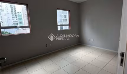 Sala comercial à venda na Rua Protásio Boaventura Caetano, 56, Pioneiros, Balneário Camboriú, 37 m2 por R$ 650.000