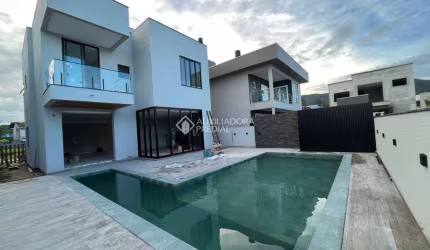 Casa com 3 quartos à venda na Rua Ivo José Rebello, 610, Santa Regina, Camboriú, 356 m2 por R$ 3.300.000
