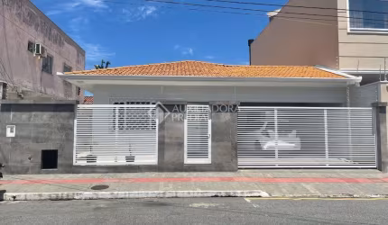 Casa com 3 quartos à venda na Rua 2350, 1419, Centro, Balneário Camboriú, 126 m2 por R$ 1.900.000