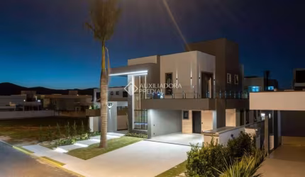 Casa em condomínio fechado com 4 quartos à venda na Rua Ivo José Rebello, 610, Santa Regina, Camboriú, 270 m2 por R$ 3.990.000