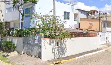 Casa com 2 quartos à venda na Rua Nivaldo Nicolau Gardini, 460, Centro, Camboriú, 80 m2 por R$ 700.000