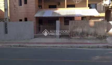 Casa com 8 quartos à venda na Monte Lucania, 670, Monte Alegre, Camboriú, 308 m2 por R$ 800.000