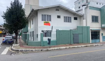 Casa com 12 quartos à venda na Espanha, 105, Nações, Balneário Camboriú, 328 m2 por R$ 2.980.000