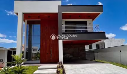 Casa em condomínio fechado com 4 quartos à venda na Rua Ivo José Rebello, 610, Santa Regina, Camboriú, 270 m2 por R$ 2.950.000