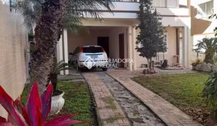 Casa com 2 quartos à venda na Rua Bahia, 31, Areias, Camboriú, 240 m2 por R$ 1.484.000