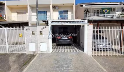 Casa com 2 quartos à venda na Cabul, 384, Santa Regina, Camboriú, 80 m2 por R$ 480.000