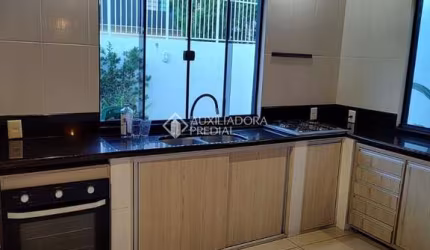 Casa com 3 quartos à venda na Rua Portugal, 1121, Nações, Balneário Camboriú, 180 m2 por R$ 1.560.000