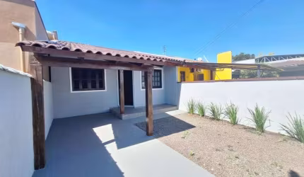 Casa com Pátio e 2 Vagas Bom Sucesso
