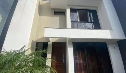 Sobrado com 3 dormitórios para alugar, 112 m² por R$ 6.735,00/mês - Primavera - Gravataí/RS