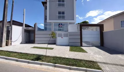Apartamento com 3 quartos, sendo uma suíte, sacada com churrasqueira e vaga de garagem coberta para