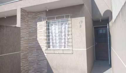 À venda excelente casa semimobiliada com móveis planejados e com dois quartos, no bairro Umbará, em