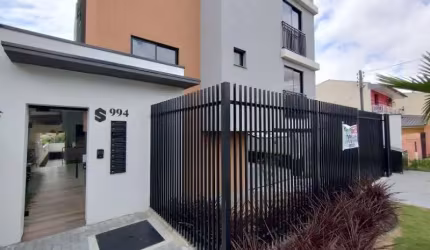 Apartamento com 2 quartos, sendo uma suíte, sacada com churrasqueira e vaga de garagem coberta, à v