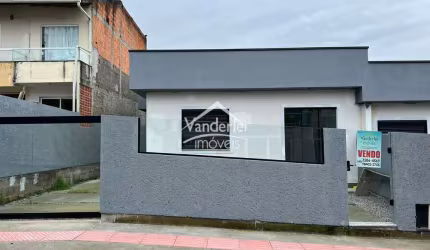 Casa geminada com 03 quartos, sendo 01 suíte no loteamento Alaor Silveira no bairro São Sebastião em Palhoça - SC