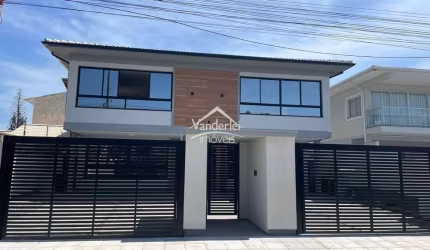Apartamento com 02 quartos, sendo 01 suíte localizado na Praia do Sonho em Palhoça - SC