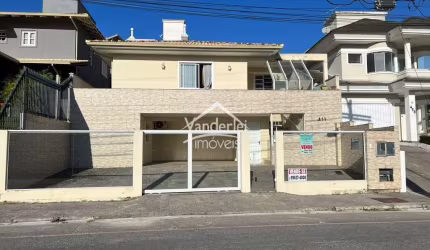 Casa 256m² com 03 quartos, sendo 01 suíte no bairro  Pedra Branca em Palhoça - SC