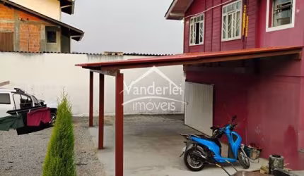 Casa  com 03 quartos e edícula no bairro Passa Vinte em Palhoça - SC
