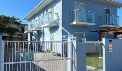 Amplo sobrado com 03 quartos sendo 01 suíte, churrasqueira e garagem, localizado no centrinho da Praia da Pinheira  em Palhoça - SC