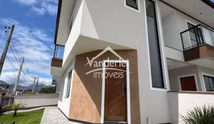 Sobrado com 02 quartos, sendo 02 suíte no bairro Bela Vista em Palhoça - SC