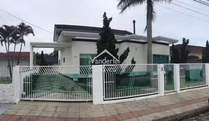 Casa Alto Padrão 03 dormitórios sendo uma suíte no Centro de Palhoça - SC