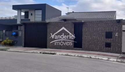 Casa com 3quartos, sendo 1 suíte, com piscina, loteamento Vale Verde.