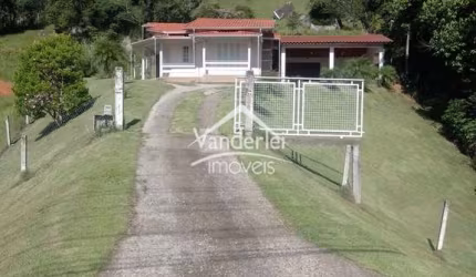Chácara com 12.100m² de terreno no bairro Barro Vermelho em Gravatal-SC