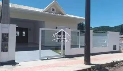Casa na Praia de Fora, 87m²com 03 quartos, sendo 01 suíte  em Palhoça - SC
