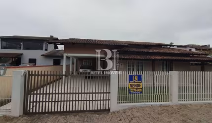 Casa à Venda no Centenário