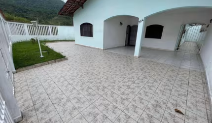 Casa em lote de 231 mts2 com 03 dormitorios - Jardim Imperador - Praia Grande