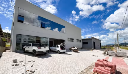 Alugo Galpão Novo com 750m² - Cidade de Gaspar