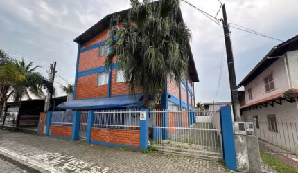 Alugo Excelente Galpão com 03 Pavimentos, Bairro Itoup. Norte