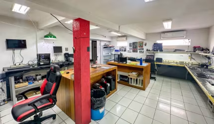 Alugo Sala Comercial, 305m² - Bairro Victor Konder