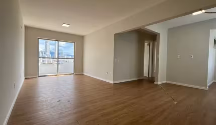Vendo Lindo Apartamento 02 Quartos, Bairro Victor Konder